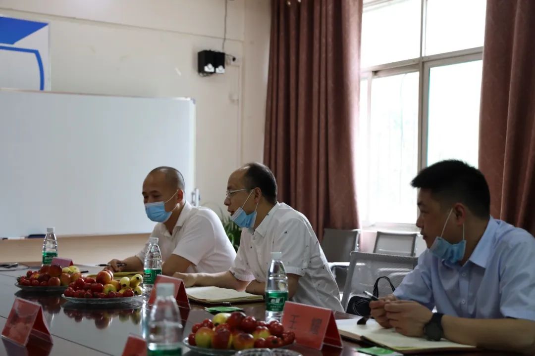 老河口市招商服务中心到中建国信集团电气设备生产车间考察调研并召开座谈会(图4)