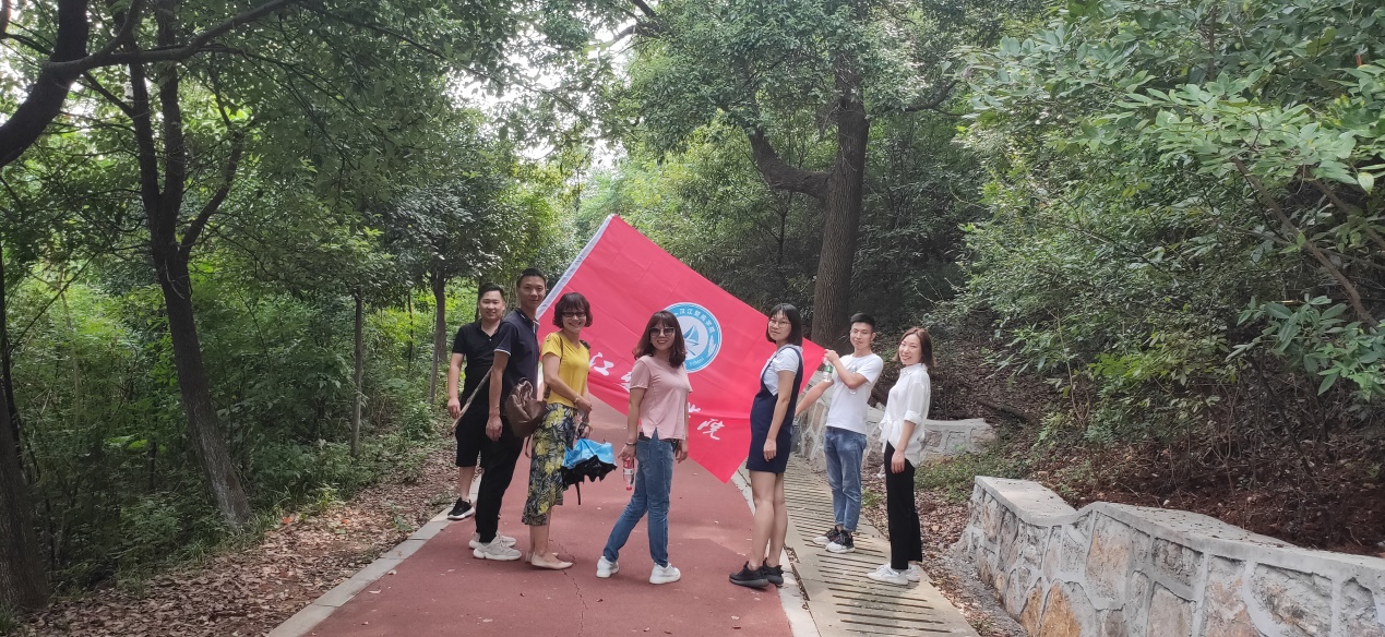 中建国信集团汉江楚商学院秋游活动圆满结束(图2) 中建国信集团汉江楚商学院秋游活动圆满结束(图2)