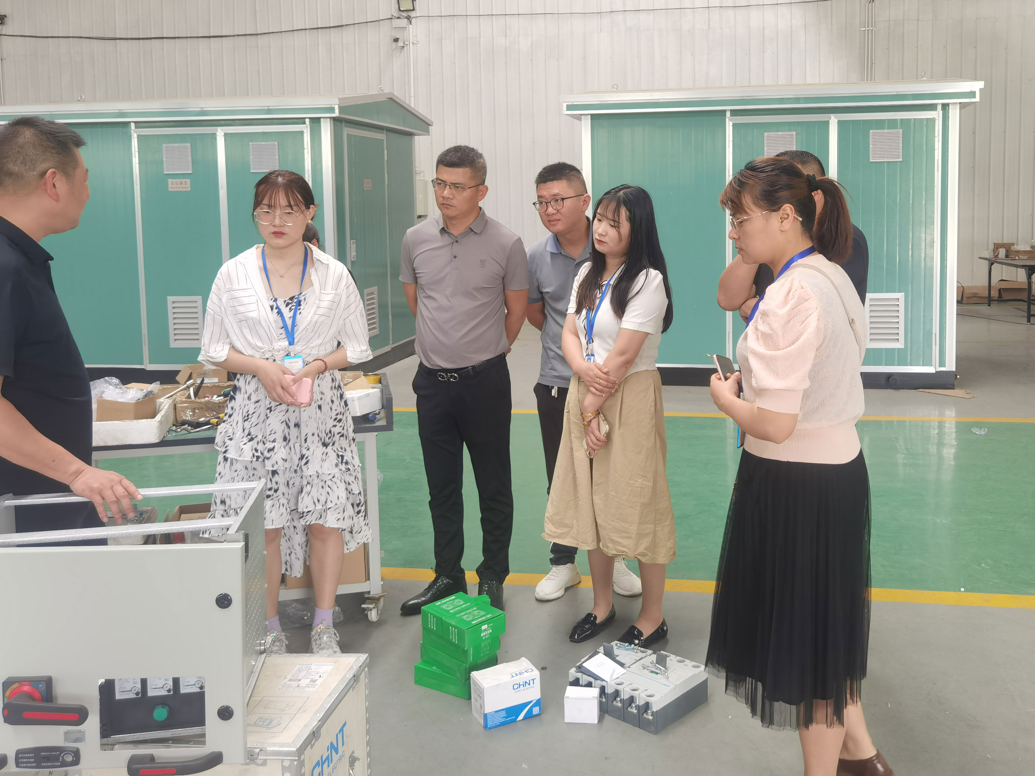 开拓视野·感受多元产业丨中建国信集团组织新员工参观新能源电器厂(图2)