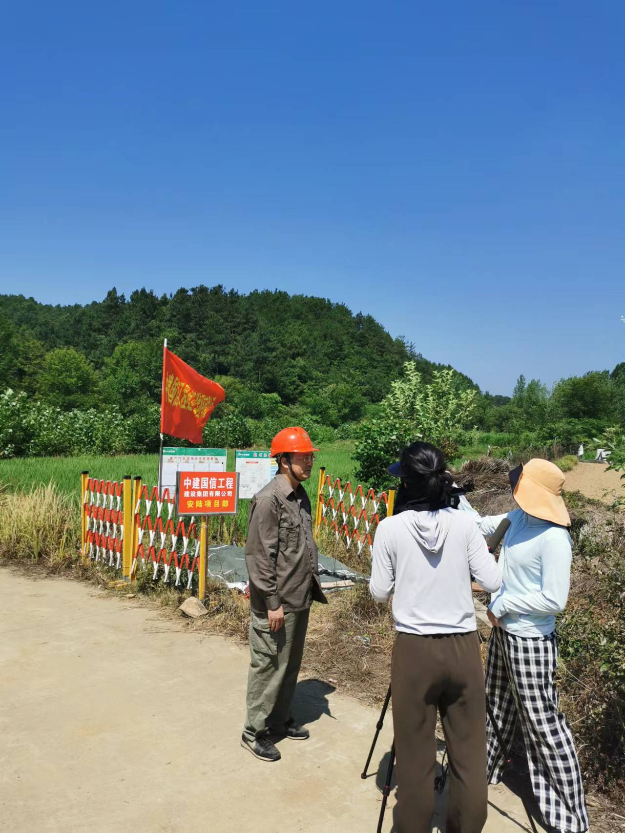 国网安陆市供电公司领导深入中建国信陈河村项目现场检查指导(图5)