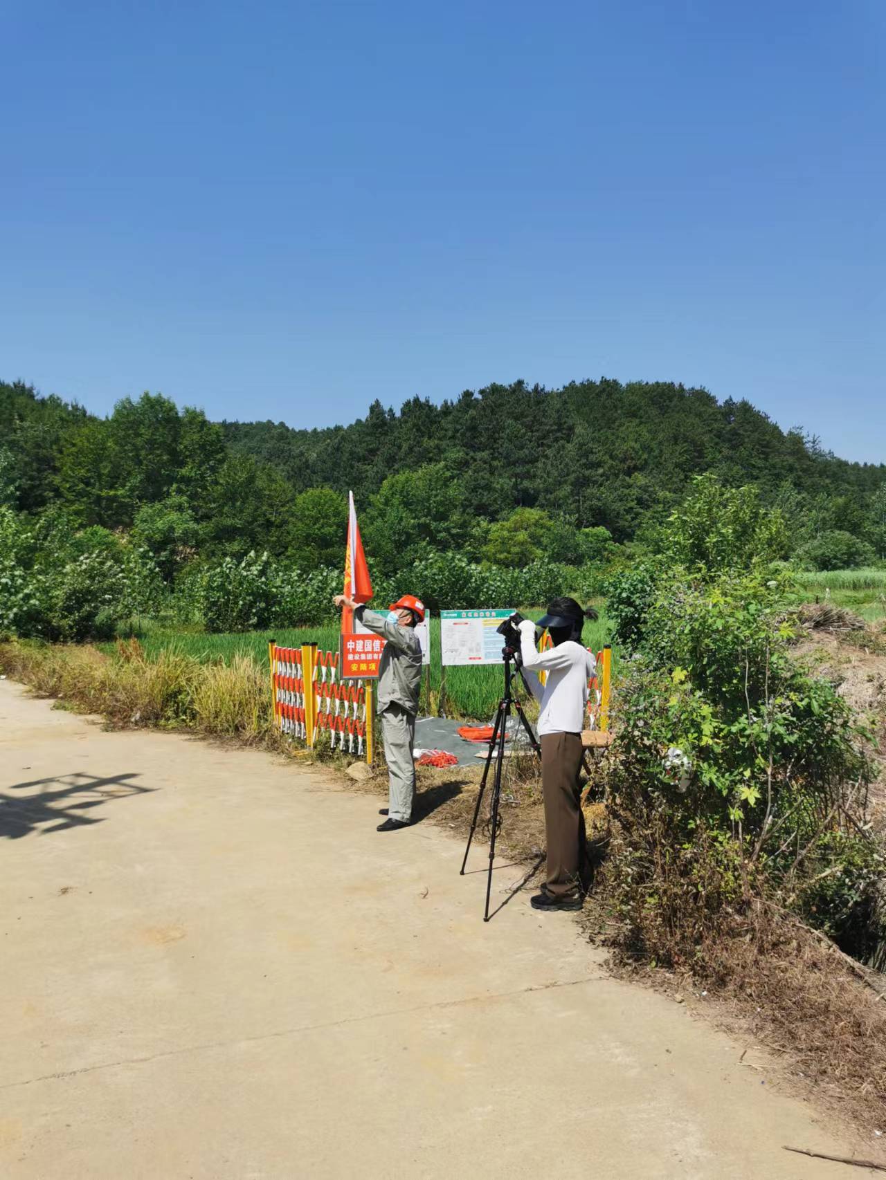 国网安陆市供电公司领导深入中建国信陈河村项目现场检查指导(图6)