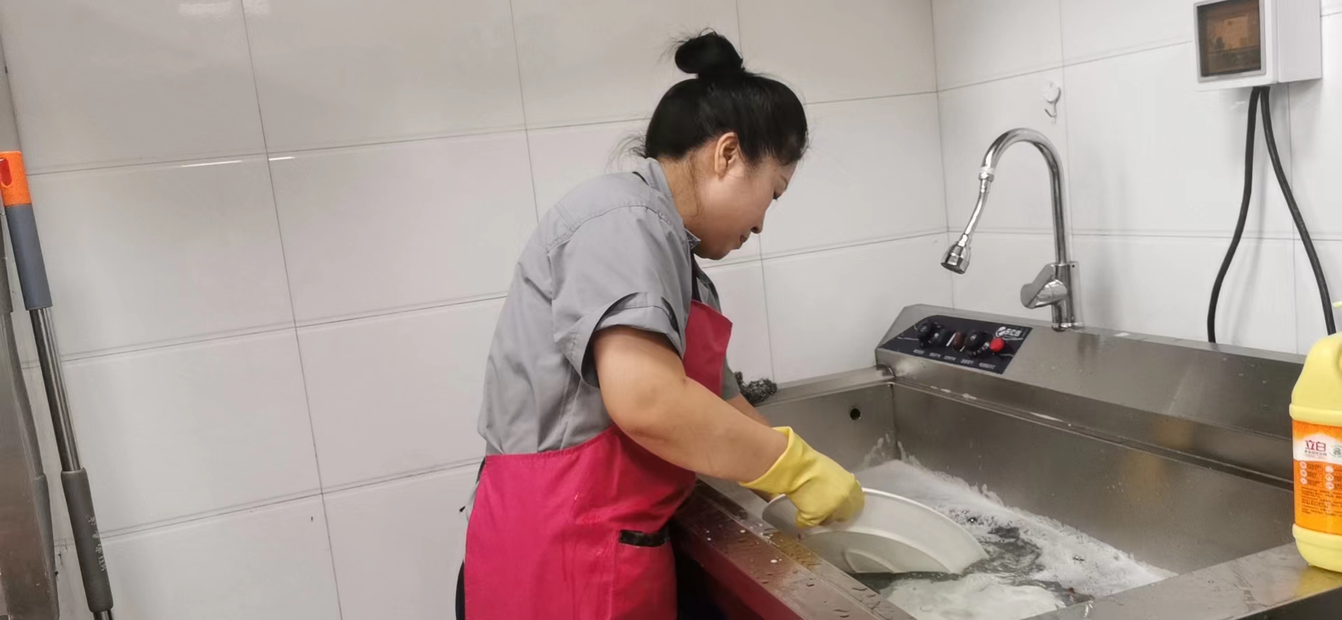 平凡的岗位，不平凡的坚守 | 北京办优秀员工李国云专访