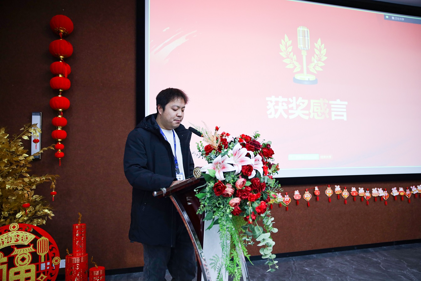 胡世伟.jpg