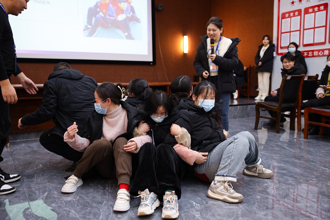 坐地起立.jpg