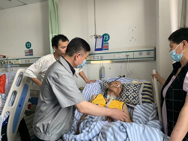 慰问送关爱 情系暖人心