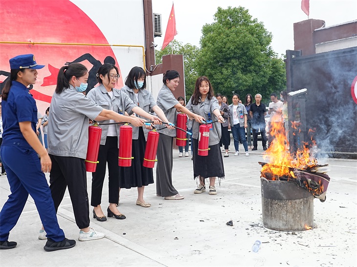 襄阳电视台报道：消防宣传进国信 筑牢安全生产线