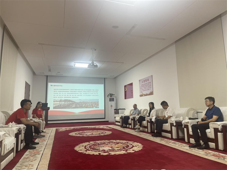 襄州区考察组赴中建国信考察洽谈