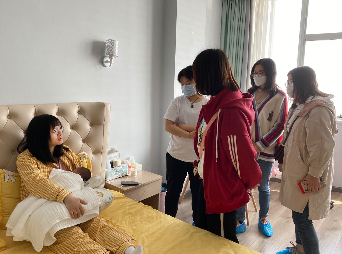 慰问生育员工 传递集团温情(图1)