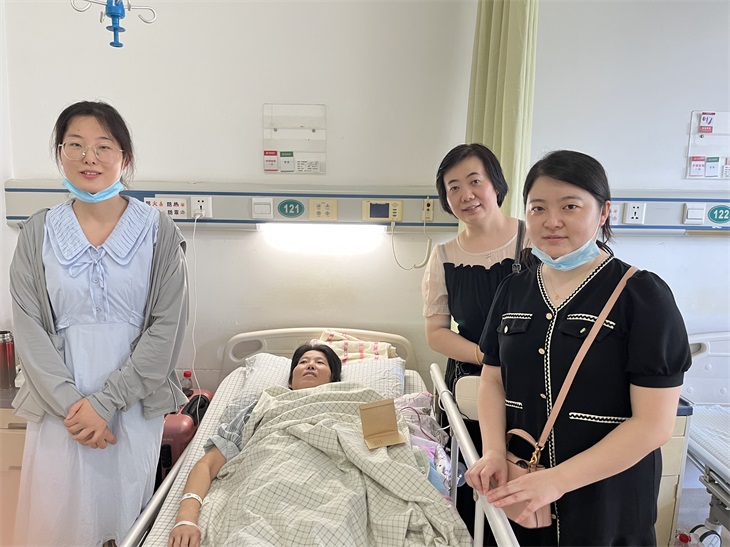 心系员工情，关爱暖人心——集团公司探望患病员工家属